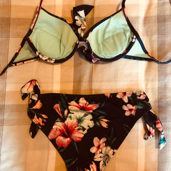 Multi-Coloured Floral Bikini Set - Picture 2 of 2
